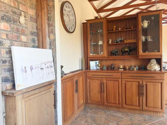 5 Bedroom House in West Beach