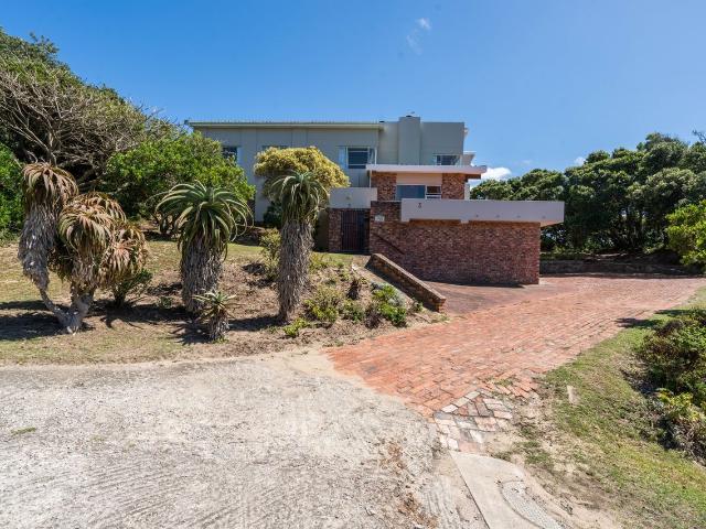 5 Bedroom House in West Beach