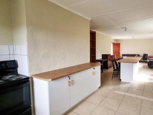 5 Bedroom House in West Hill