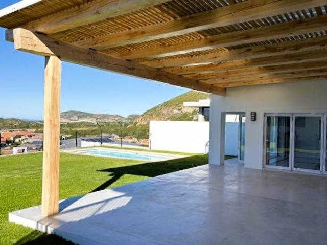 5 Bedroom House in Whale Rock