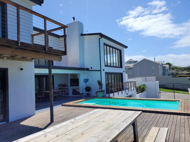 5 Bedroom House in Whale Rock Ridge