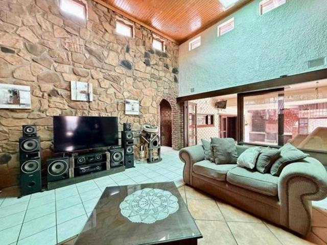 5 Bedroom House in White River