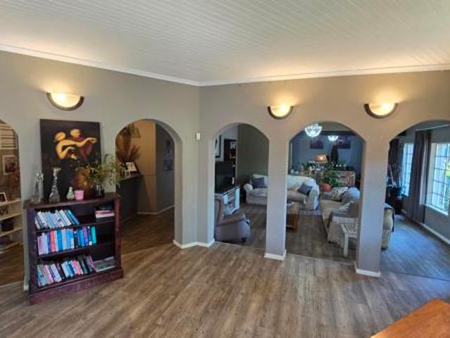 5 Bedroom House in White River Central