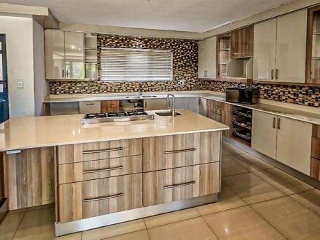 5 Bedroom House in White River Central