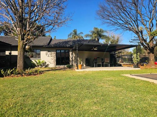 5 Bedroom House in Wierda Park
