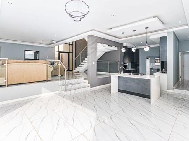 5 Bedroom House in Wildtuin Park