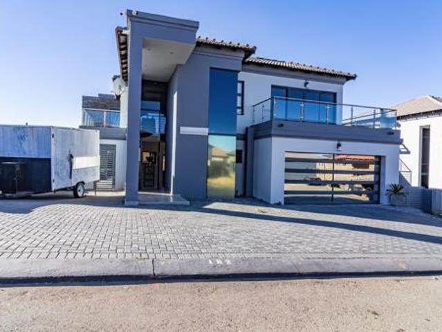 5 Bedroom House in Wildtuin Park