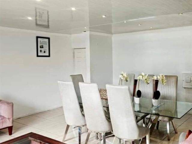 5 Bedroom House in Willow Park
