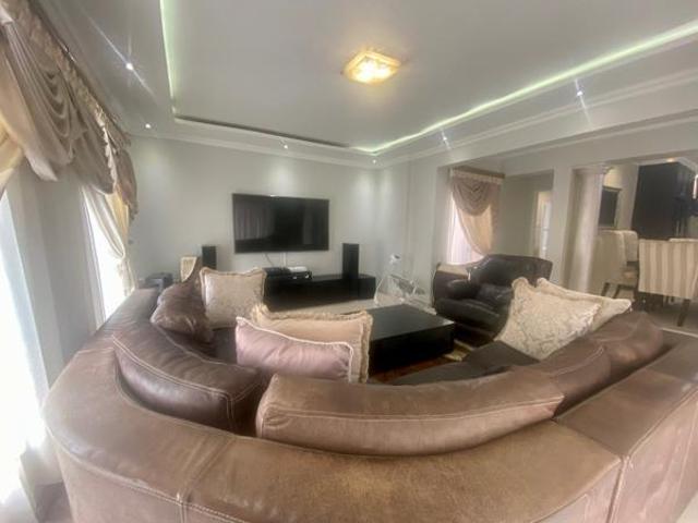 5 Bedroom House in Willowbrook