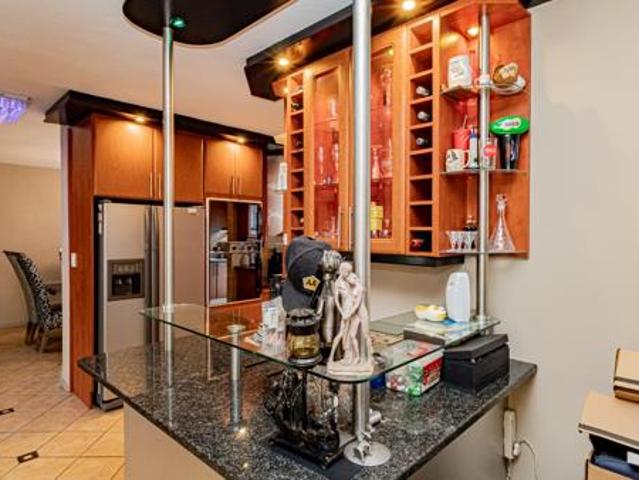5 Bedroom House in Willowbrook
