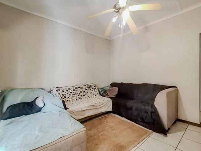 5 Bedroom House in Wilro Park