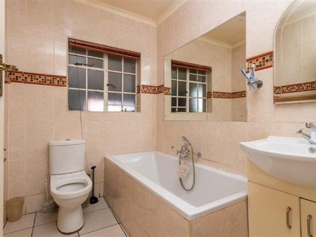 5 Bedroom House in Winchester Hills