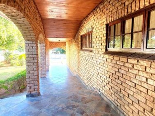 5 Bedroom House in Winterhoek Park