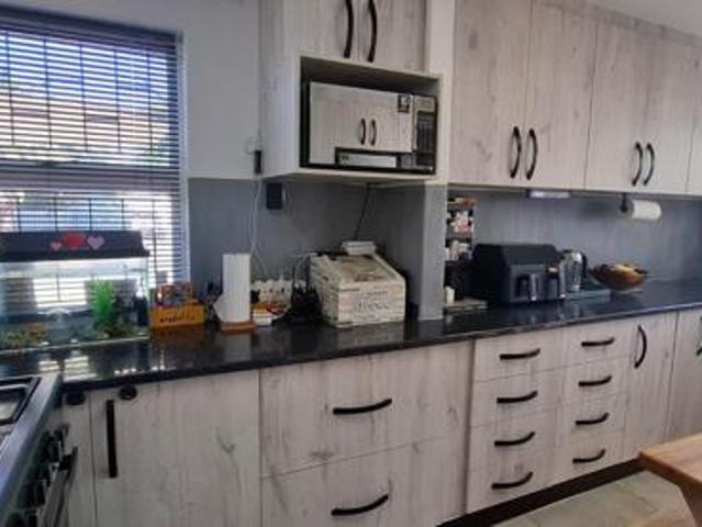 5 Bedroom House in Table View
