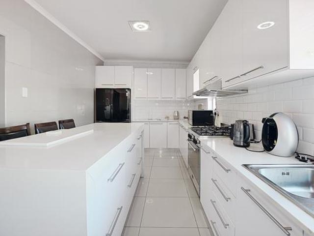 5 Bedroom House in Table View