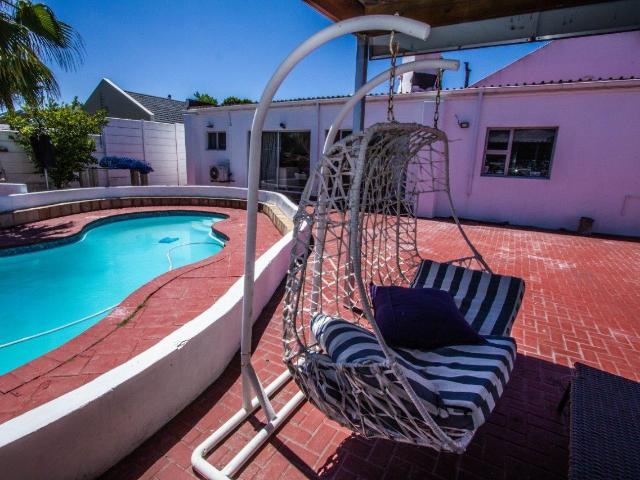 5 Bedroom House in Table View