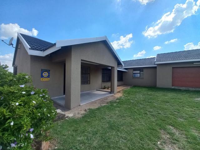5 Bedroom House in Tasbet Park