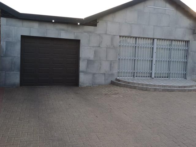 5 Bedroom House in Tasbet Park