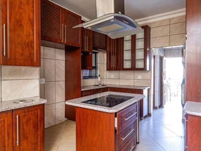 5 Bedroom House in Thatchfield