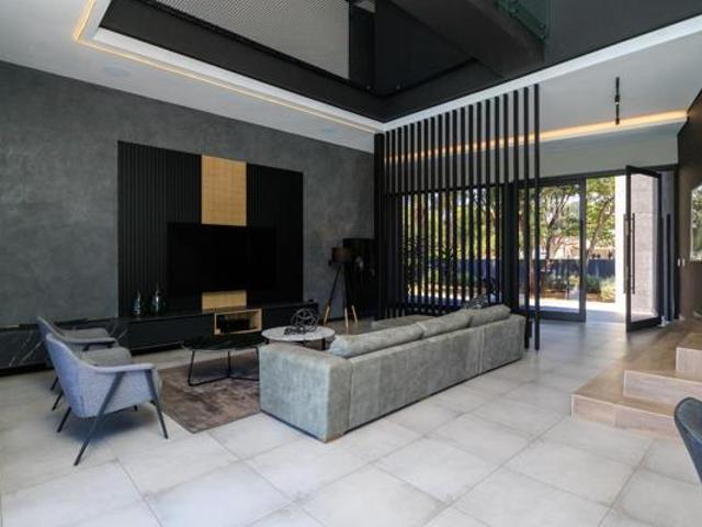 5 Bedroom House in The Island Estates