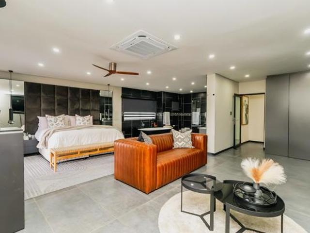 5 Bedroom House in The Island Estates