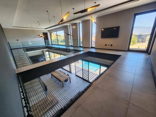 5 Bedroom House in The Island Estates