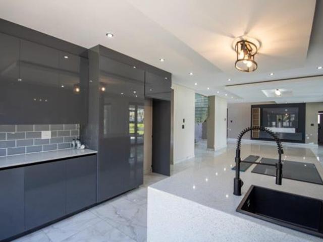 5 Bedroom House in The Islands Estate