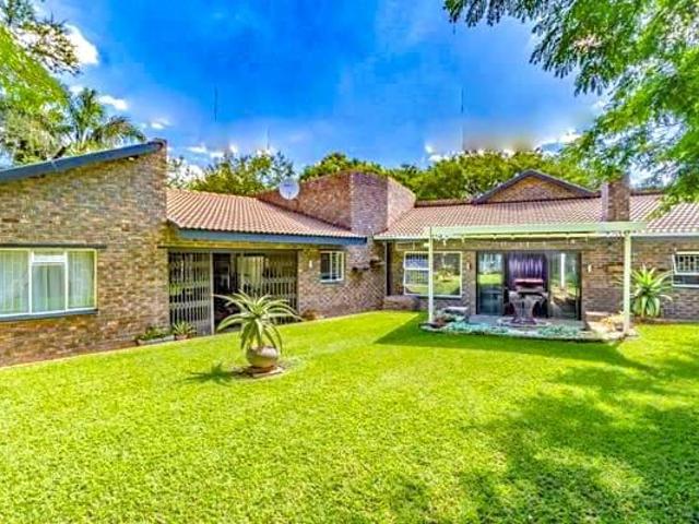 5 Bedroom House in The Reeds