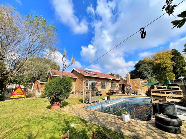 5 Bedroom House in The Reeds