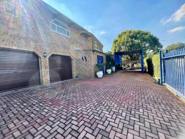 5 Bedroom House in The Reeds