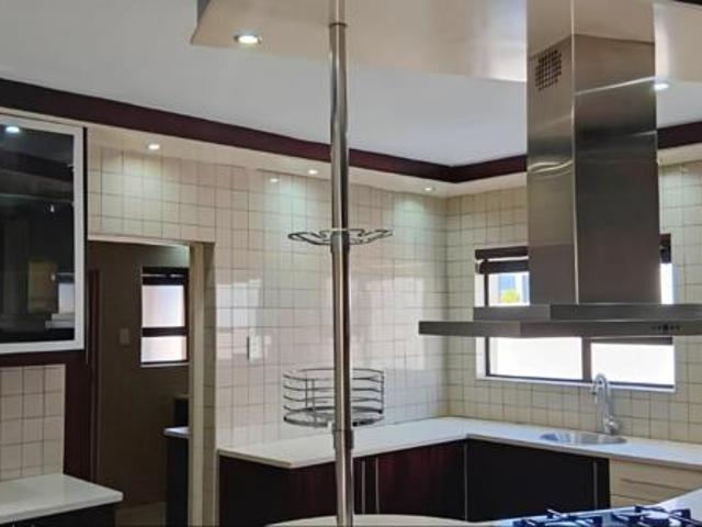 5 Bedroom House in Thornhill