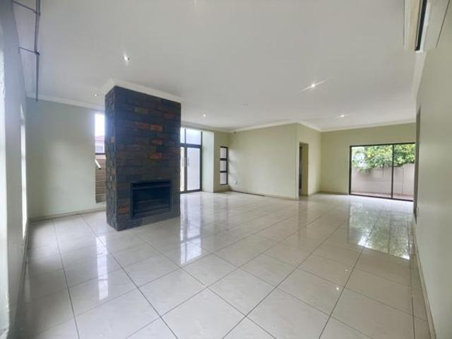 5 Bedroom House in Thornhill