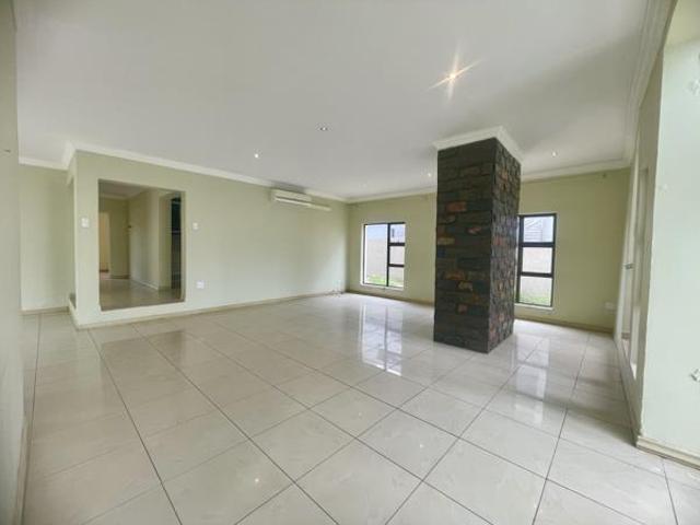 5 Bedroom House in Thornhill