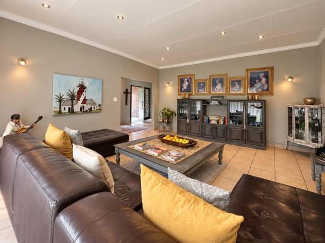 5 Bedroom House in Three Rivers East