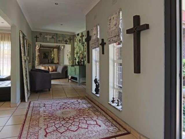 5 Bedroom House in Three Rivers East