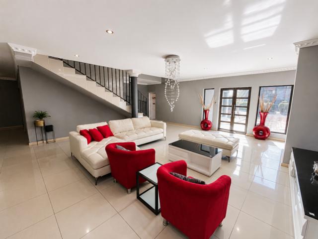 5 Bedroom House in Three Rivers East