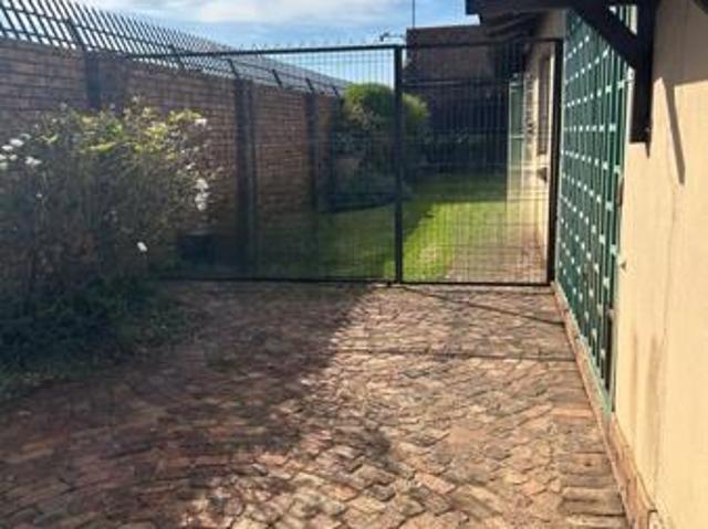 5 Bedroom House in Three Rivers