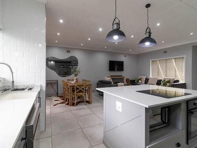 5 Bedroom House in Three Rivers