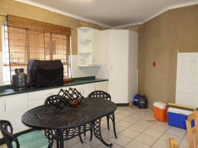 5 Bedroom House in Trafalgar