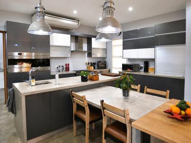 5 Bedroom House in Tuscany Ridge