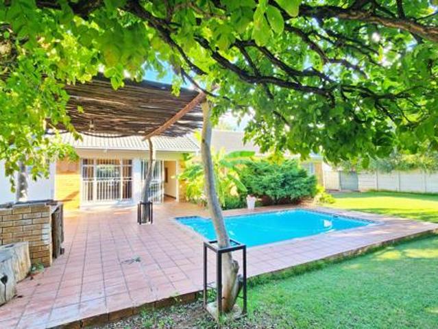 5 Bedroom House in Universitas