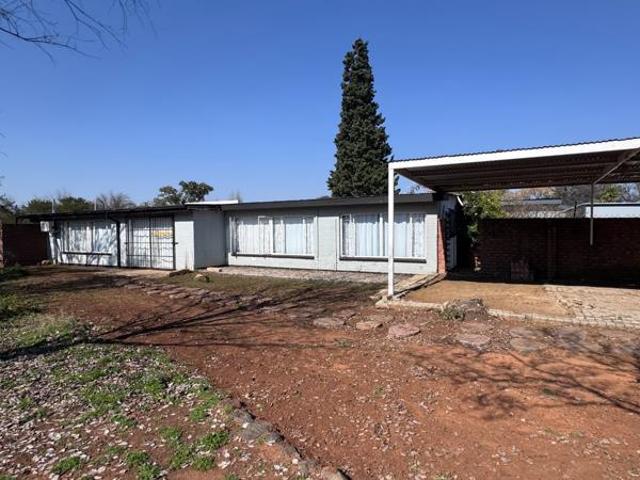 5 Bedroom House in Universitas