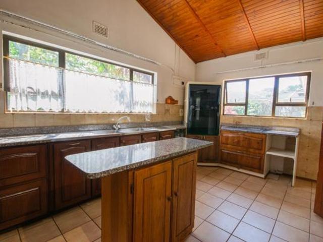 5 Bedroom House in Uvongo Beach