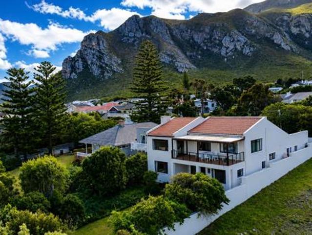 5 Bedroom House in Voelklip