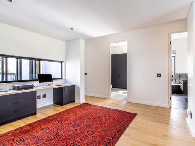 5 Bedroom House in Val de Vie Estate