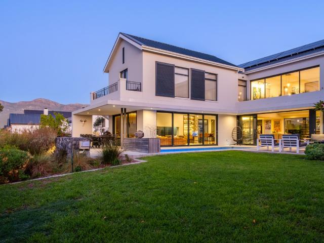 5 Bedroom House in Val de Vie Estate