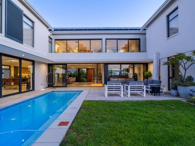 5 Bedroom House in Val de Vie Estate