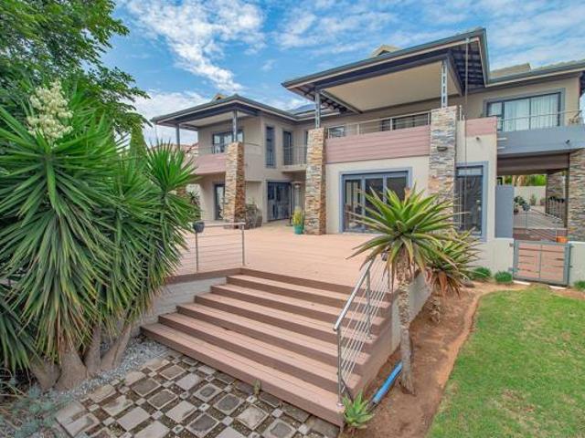 5 Bedroom House in Valley View Estate