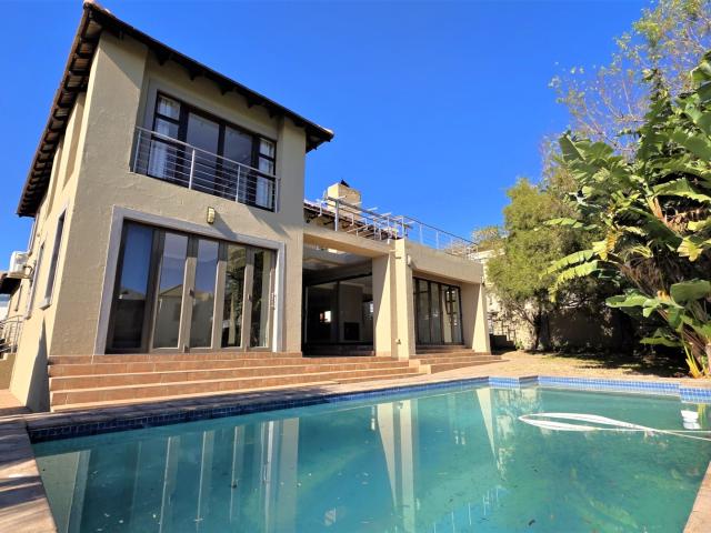 5 Bedroom House in Valley View Estate
