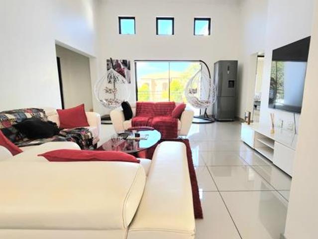 5 Bedroom House in Valley View Estate